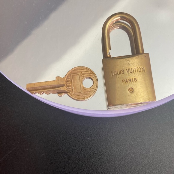 Auth LV 205 this is the 200 series Vintage - Picture 3 of 5